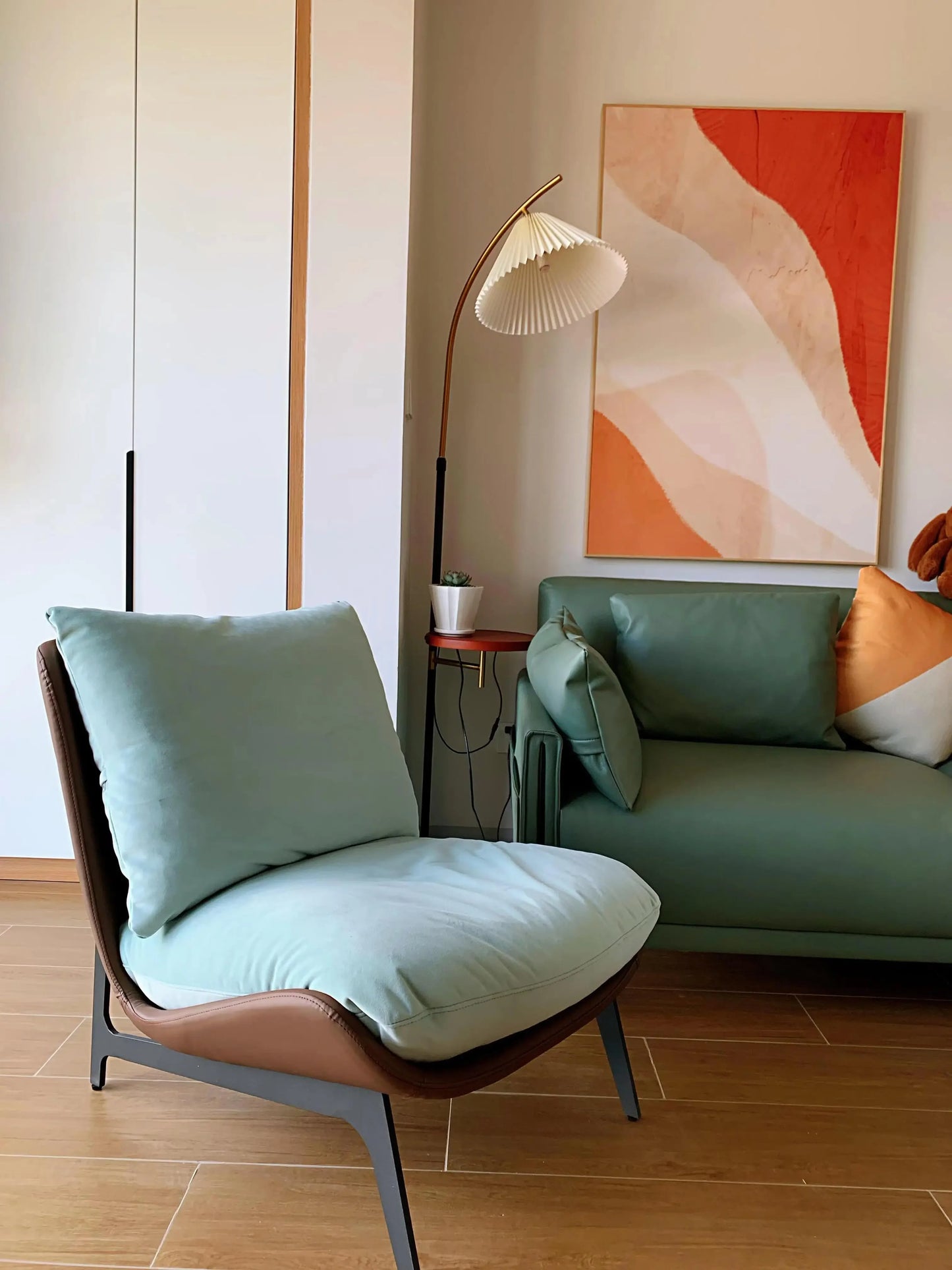 Chic and Contemporary Nordic Chair for Cozy Living Room Lounging Minimalist Single Seat Sofa with Artistic Touch for Balcony