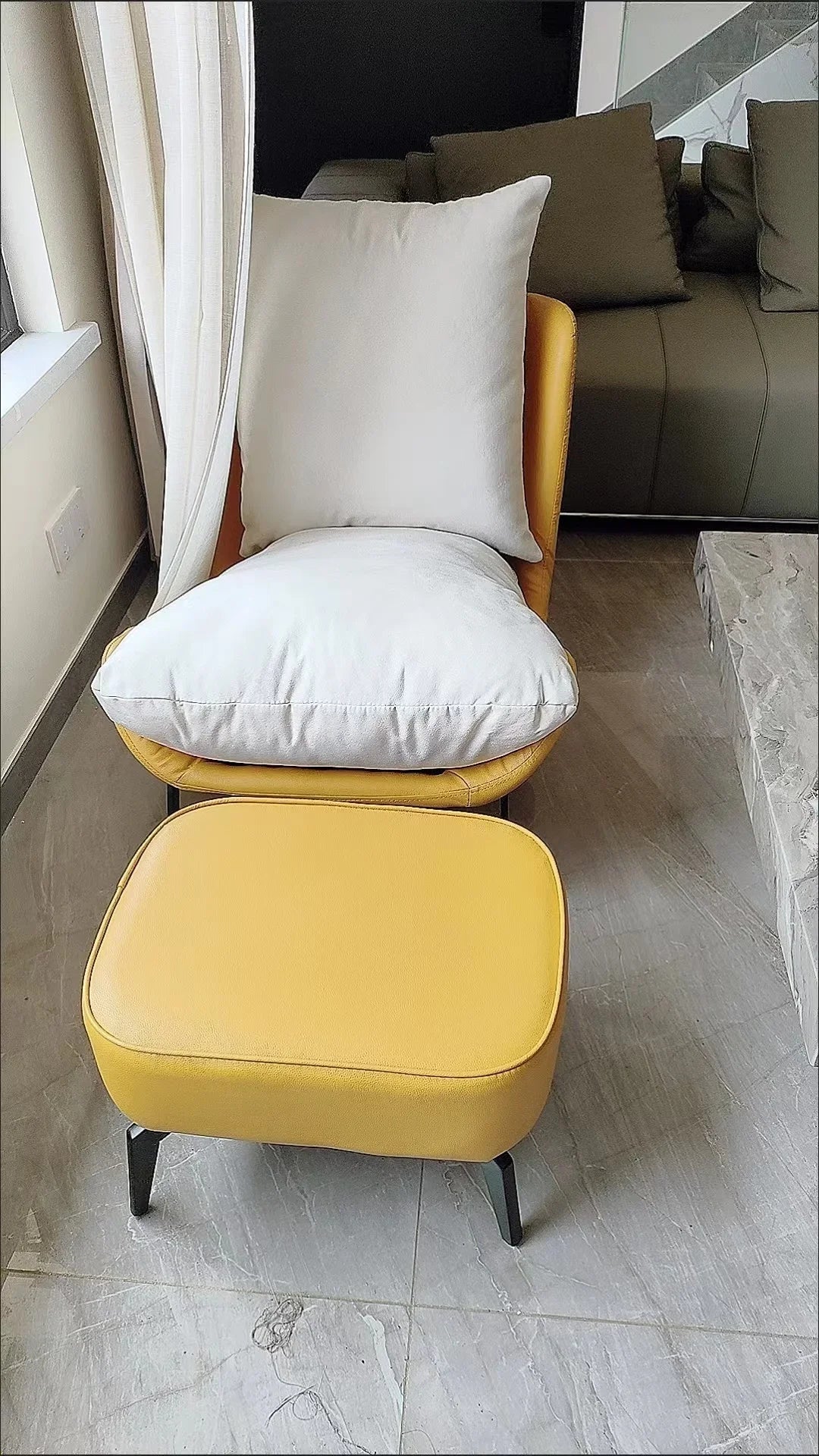 Chic and Contemporary Nordic Chair for Cozy Living Room Lounging Minimalist Single Seat Sofa with Artistic Touch for Balcony