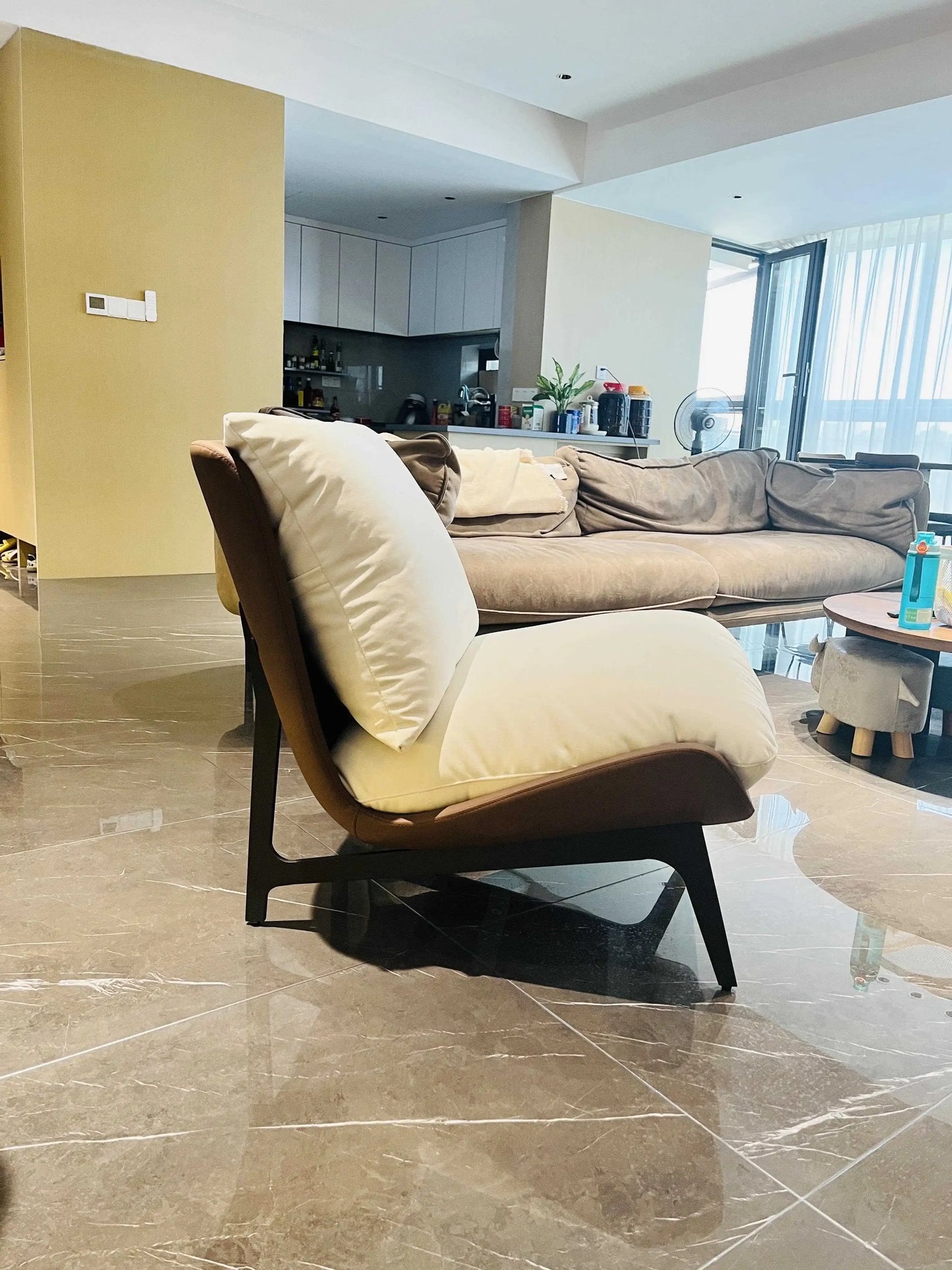 Chic and Contemporary Nordic Chair for Cozy Living Room Lounging Minimalist Single Seat Sofa with Artistic Touch for Balcony