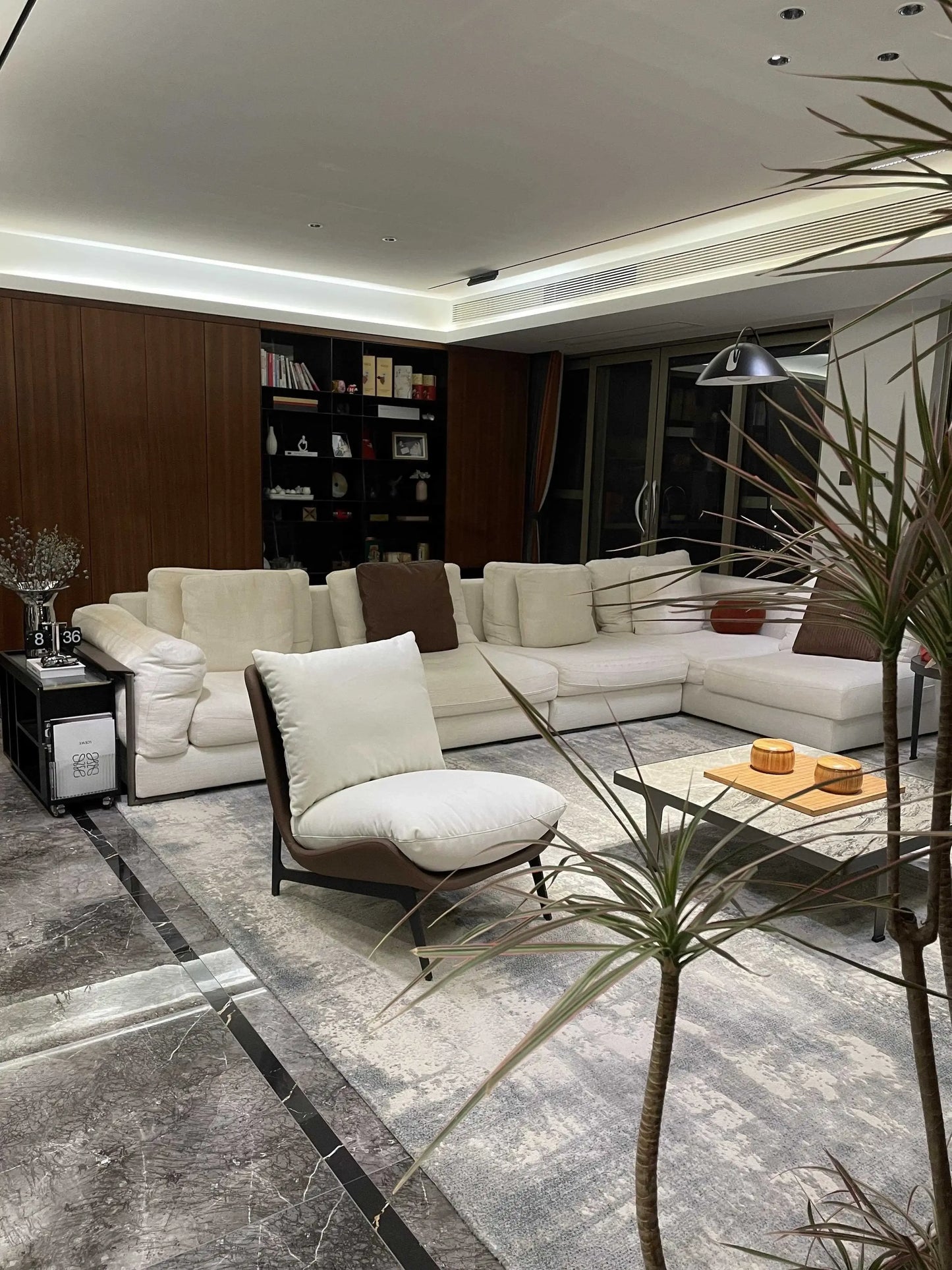 Chic and Contemporary Nordic Chair for Cozy Living Room Lounging Minimalist Single Seat Sofa with Artistic Touch for Balcony