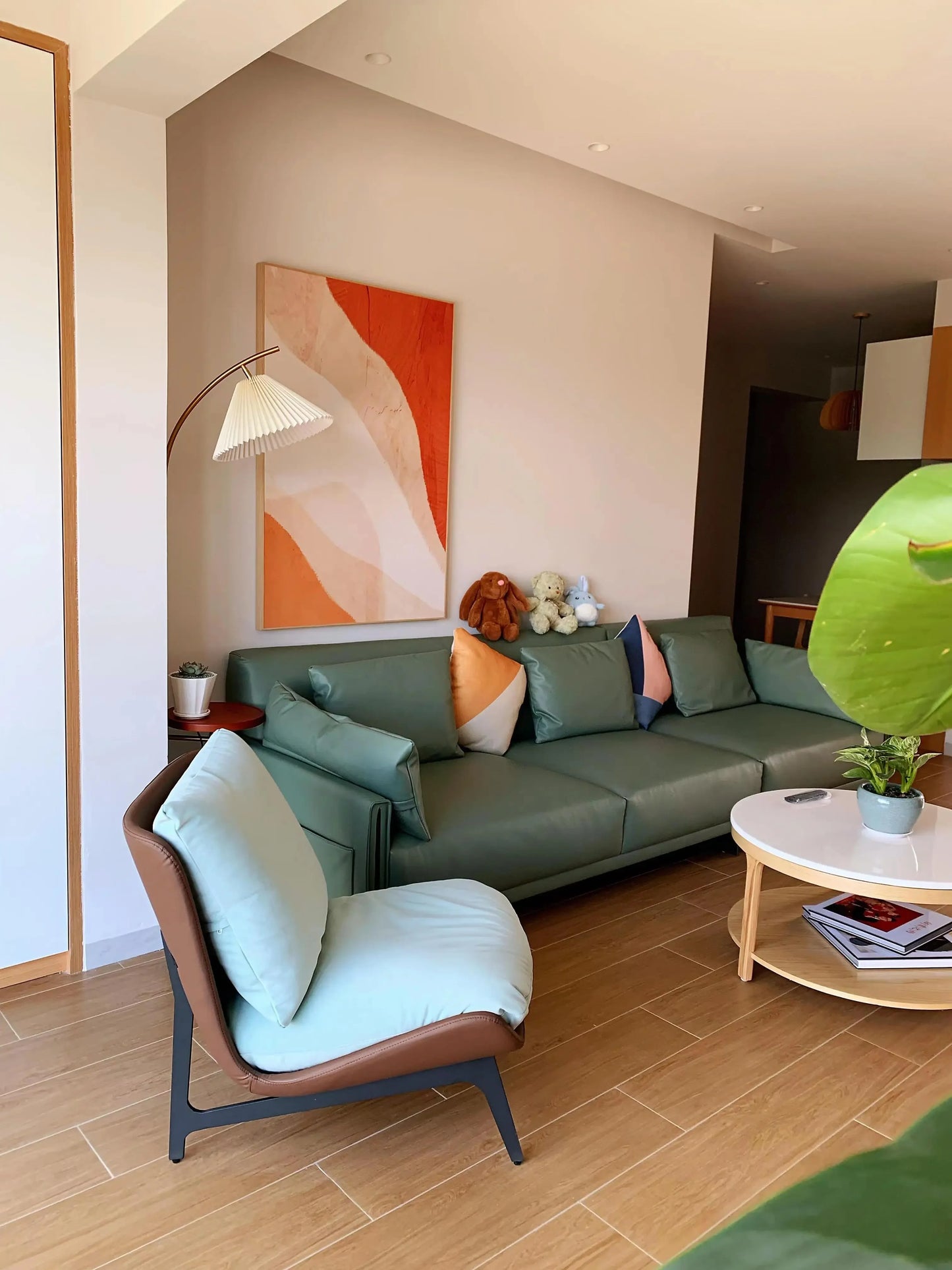 Chic and Contemporary Nordic Chair for Cozy Living Room Lounging Minimalist Single Seat Sofa with Artistic Touch for Balcony