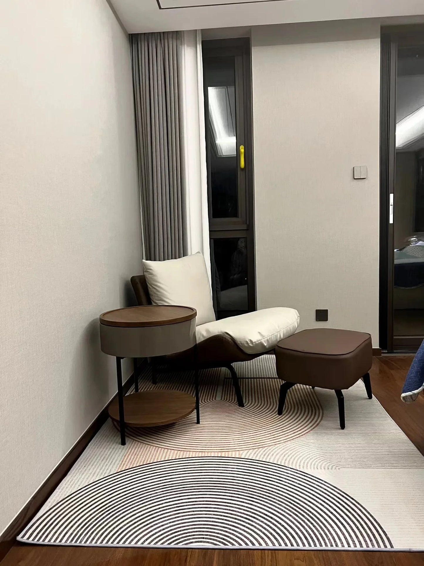 Chic and Contemporary Nordic Chair for Cozy Living Room Lounging Minimalist Single Seat Sofa with Artistic Touch for Balcony