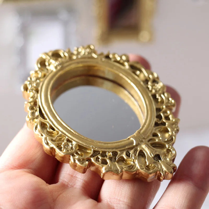 1PC Mini Mirror Model Gold Silver 1:12 Classic Resin Crown Mirror Photo Frame Dollhouse Miniature Mirror Decor Accessories