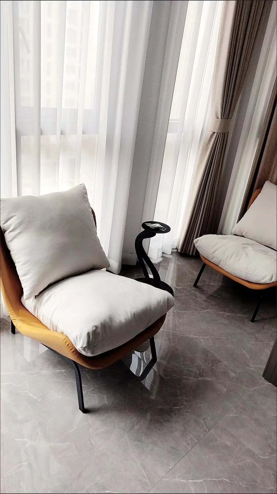 Chic and Contemporary Nordic Chair for Cozy Living Room Lounging Minimalist Single Seat Sofa with Artistic Touch for Balcony