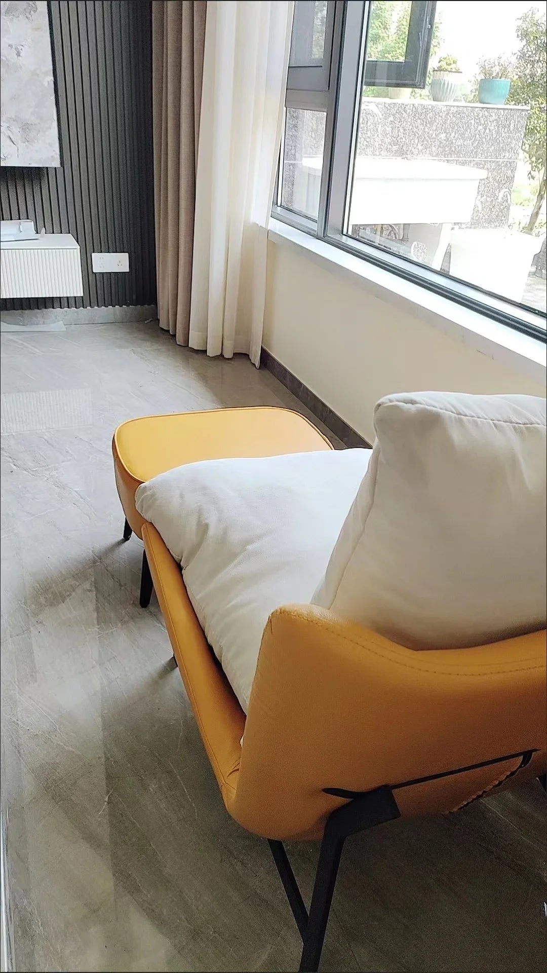 Chic and Contemporary Nordic Chair for Cozy Living Room Lounging Minimalist Single Seat Sofa with Artistic Touch for Balcony