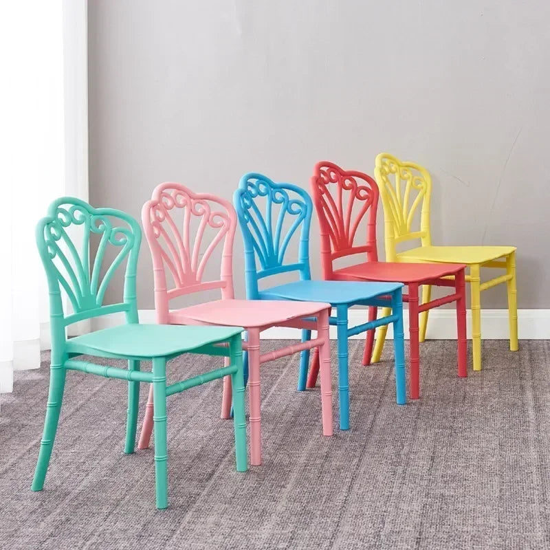 5 Pieces Lightweight Children's Furniture Plastic Chiavari Chairs Suitable for Living Rooms Restaurants Schools Parties Camping